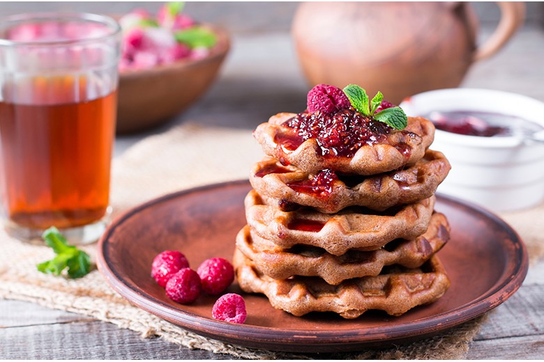 Haferflockenwaffeln mit Vanille und Himbeeren