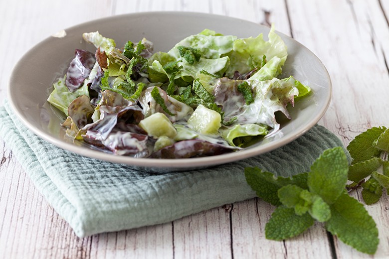 Blattsalat mit Kiwis
