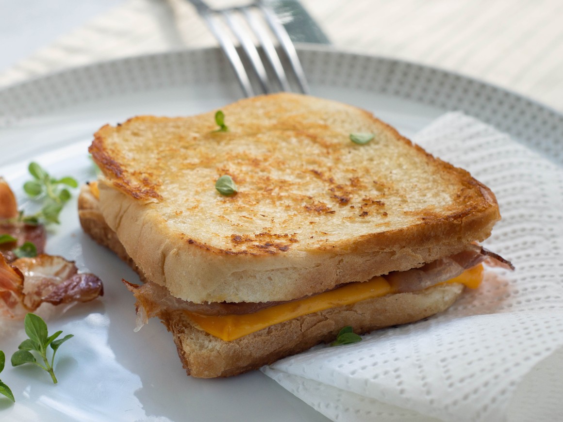 Käsetoasts mit Bacon