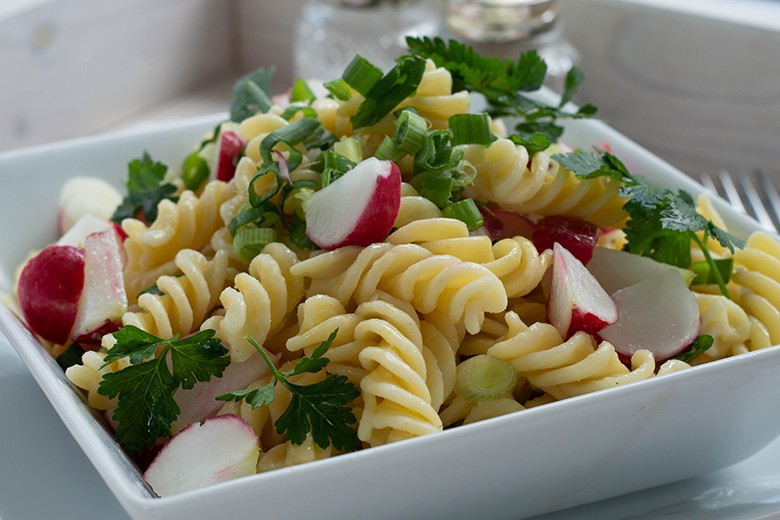 Nudelsalat mit Radieschen