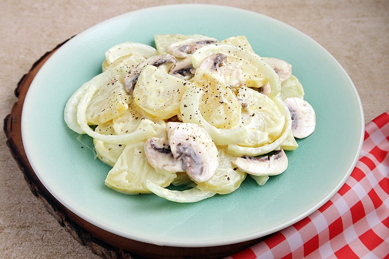 Kartoffelsalat mit Champignons