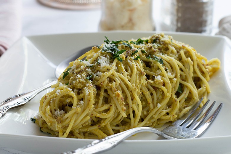 Currypesto mit Nüssen