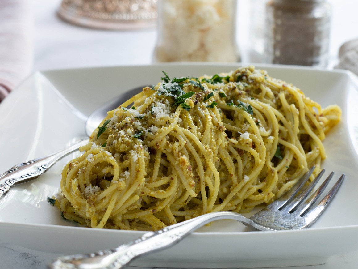 Currypesto mit Nüssen