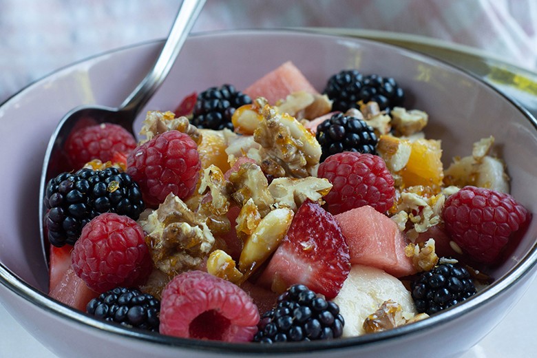 Obstsalat mit Nüssen