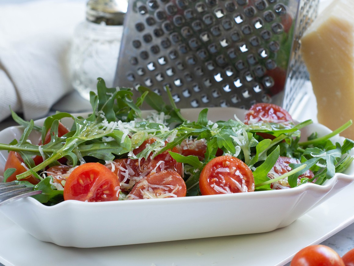 Rucola-Salat mit Tomaten und Parmesan - Rezept