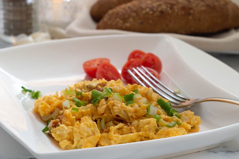 Rührei mit Knoblauchtrieben