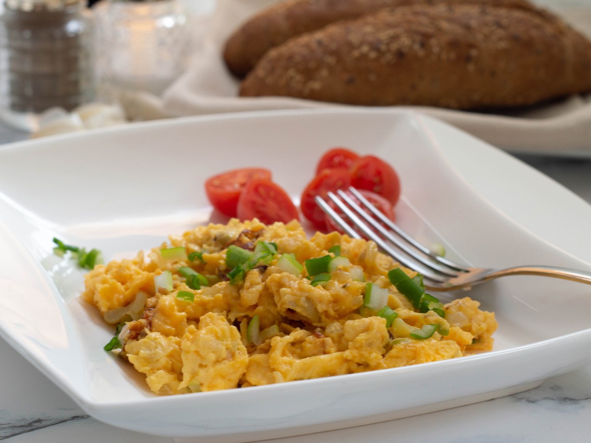 Rührei mit Knoblauchtrieben