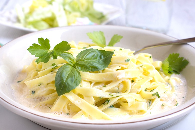 Tagliatelle in Kräuter-Sahne-Sauce