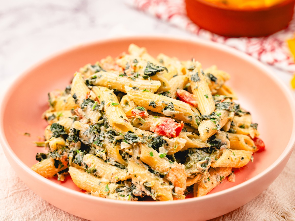 Nudeln mit Spinat, Schafskäse und Tomaten - Rezept