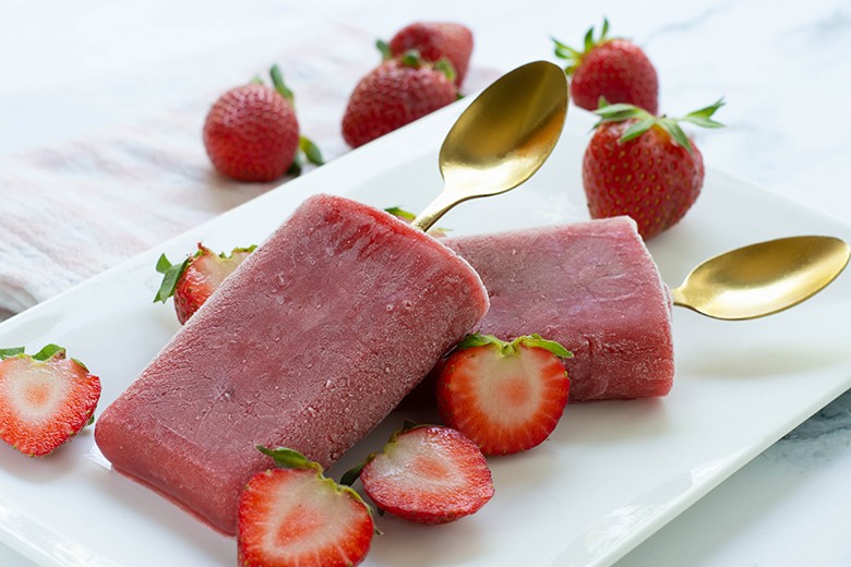 Erdbeer-Eis am Stiel