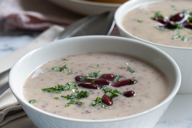Käsesuppe mit Bohnen