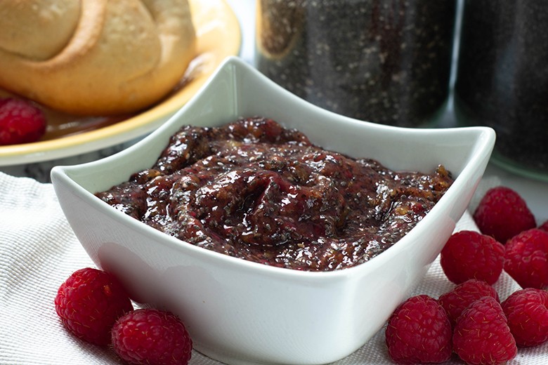 Himbeer-Vanille-Aufstrich mit Mohn und Chia