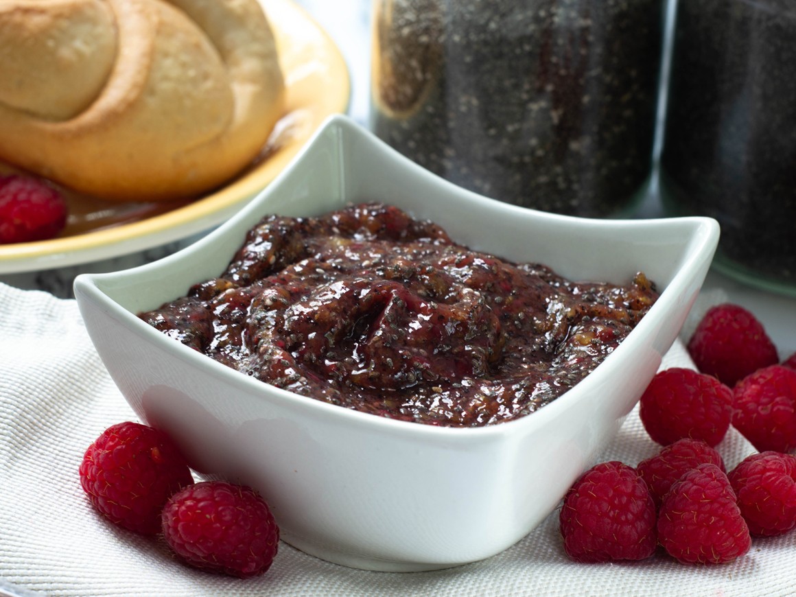 Himbeer-Vanille-Aufstrich mit Mohn und Chia