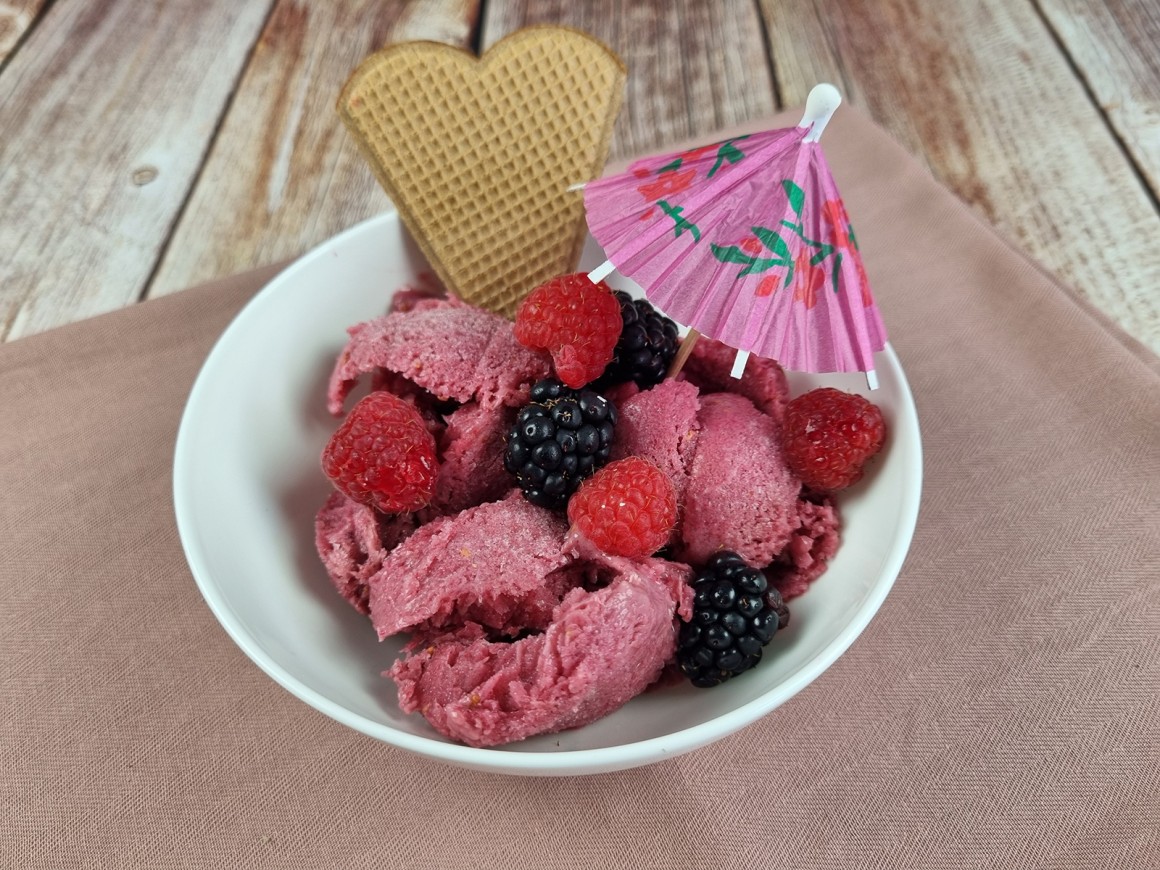 Beeren-Softeis