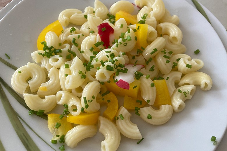 Einfacher Nudelsalat mit Essig-Öl-Marinade