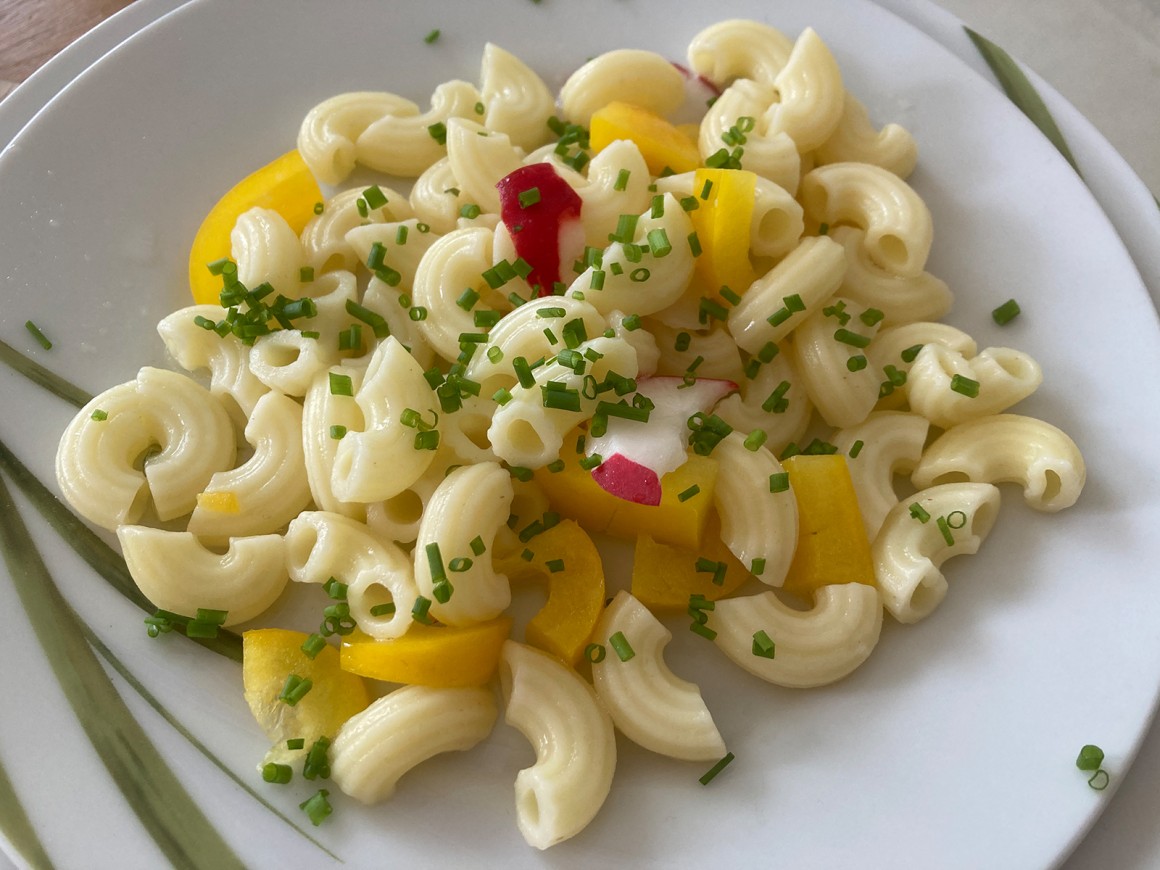 Einfacher Nudelsalat mit Essig-Öl-Marinade