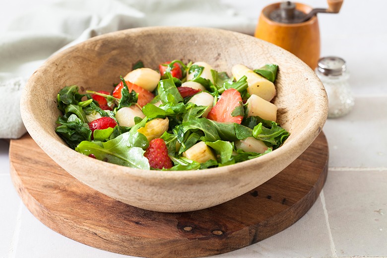Warmer Spargelsalat mit Erdbeeren