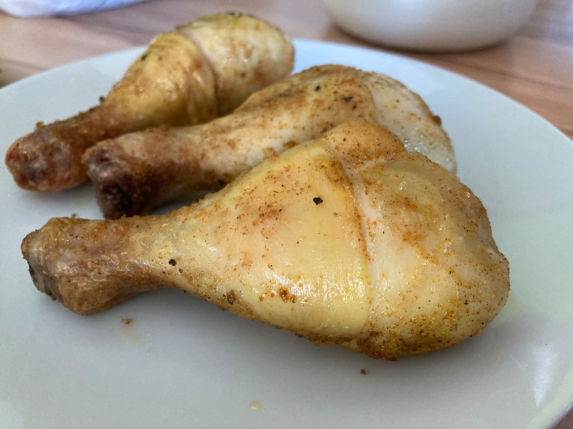 Hühnerkeulen aus der Heißluftfritteuse