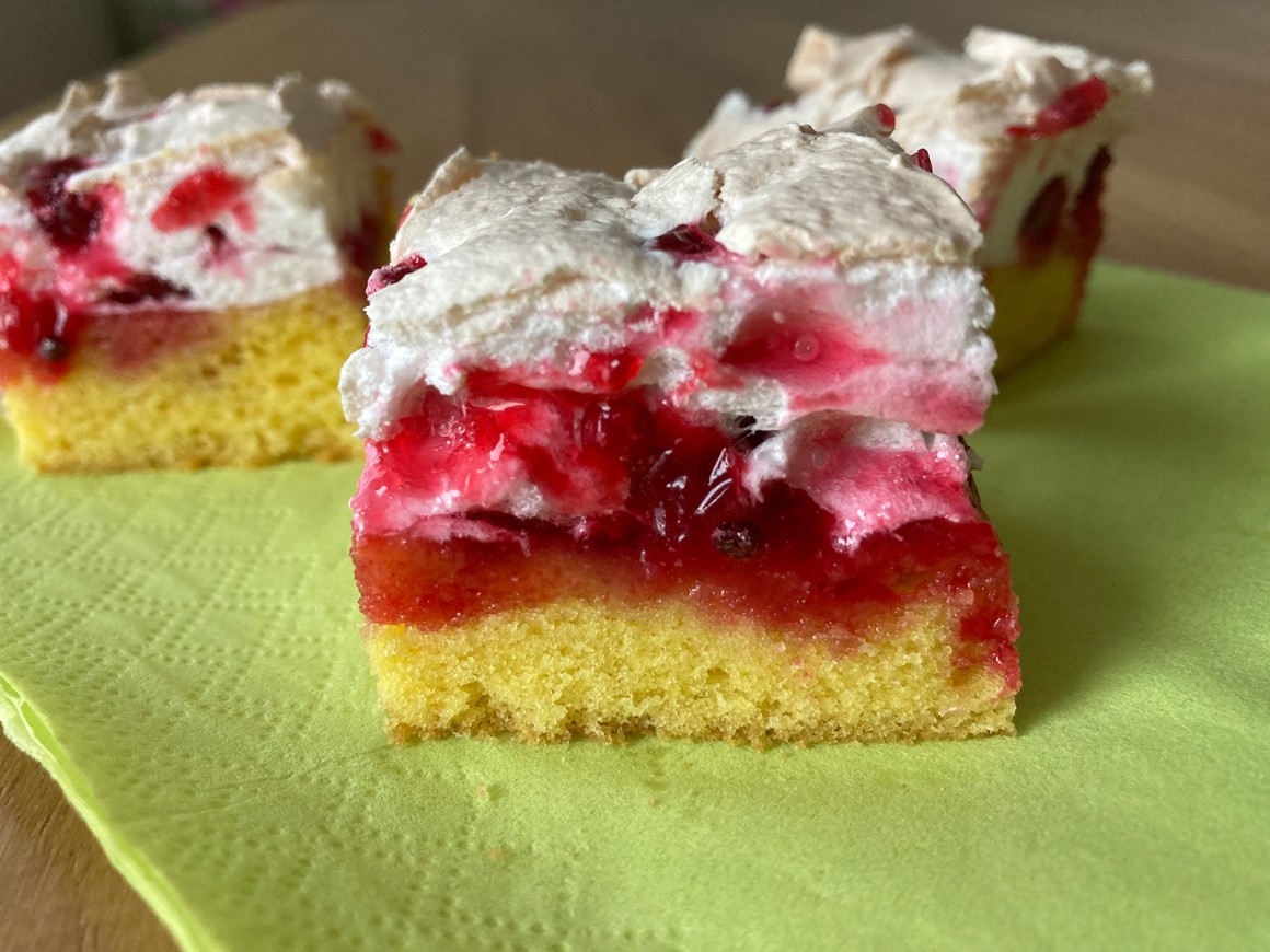 Johannisbeerkuchen mit Baiser vom Blech - Rezept