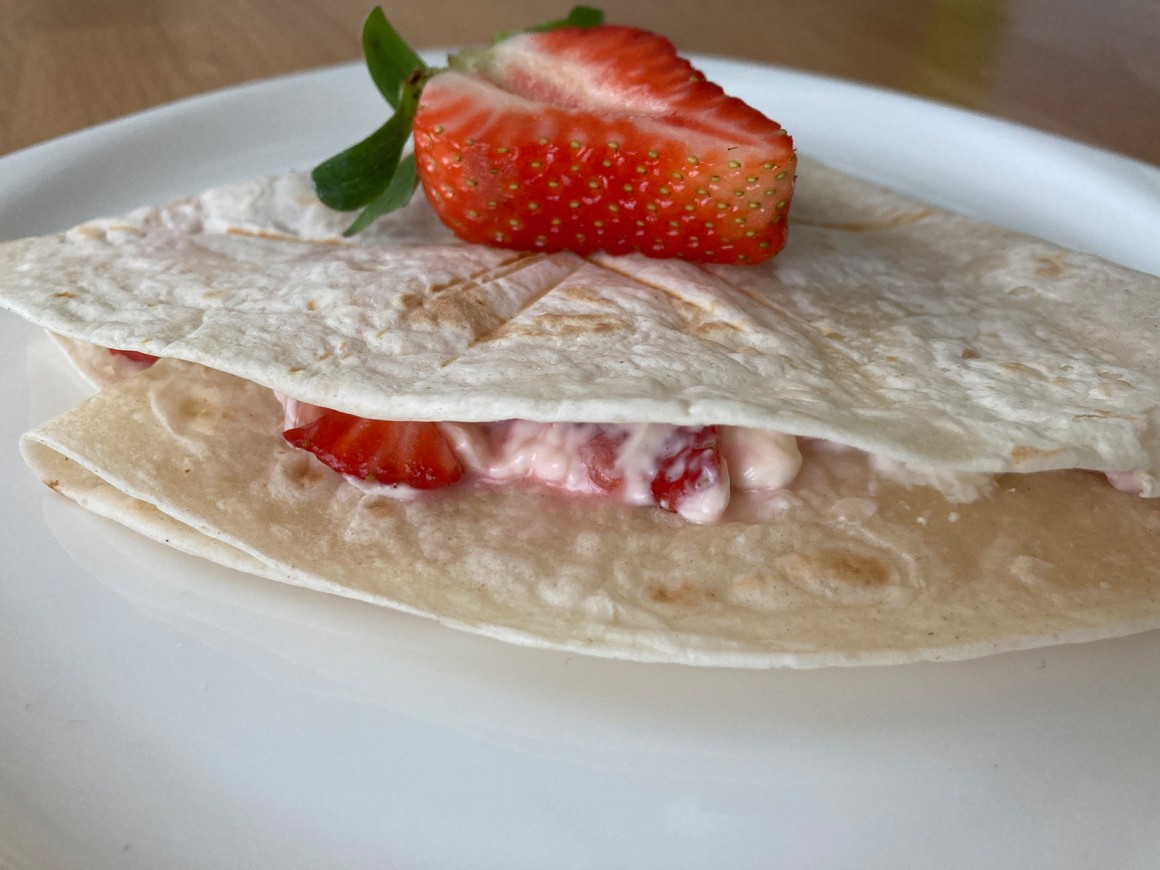 Waffel-Wrap mit Erdbeer-Frischkäse-Füllung - Rezept