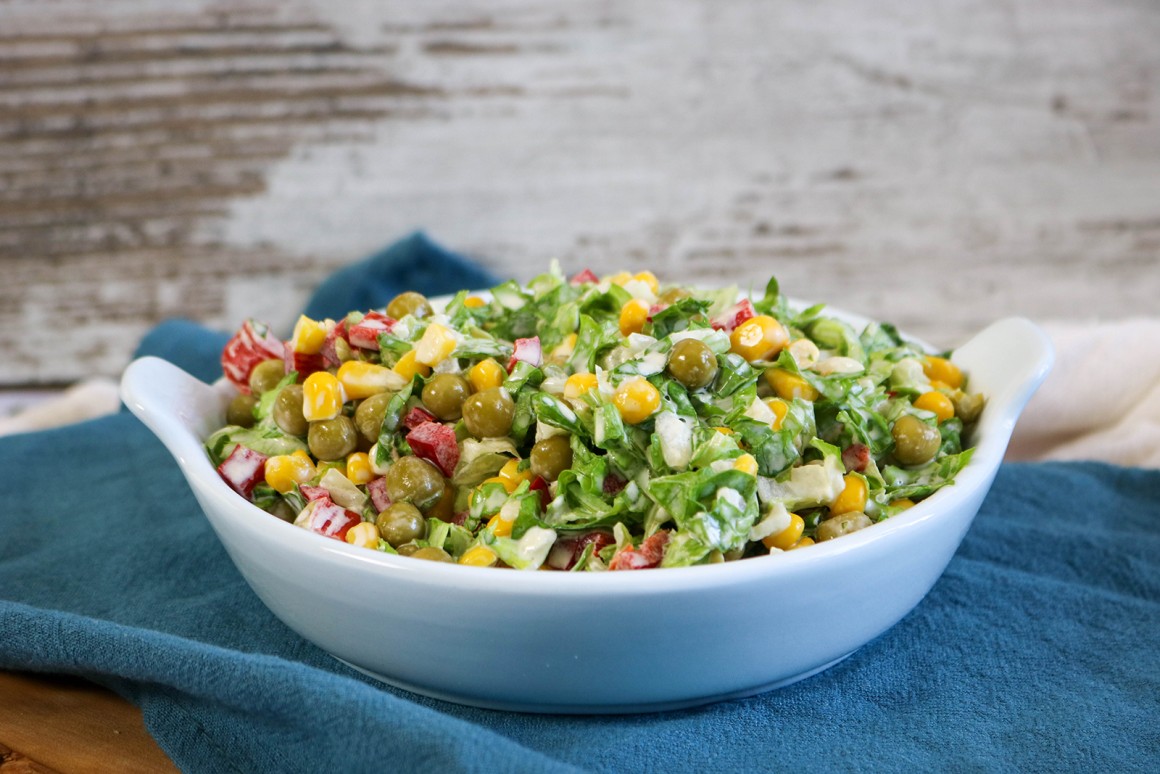 Mayonnaise-Salat mit Gemüse