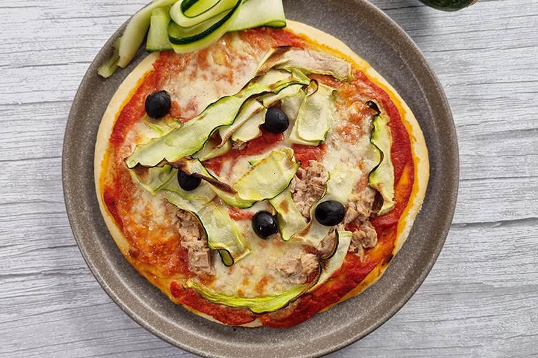 Thunfisch-Zucchini-Pizza