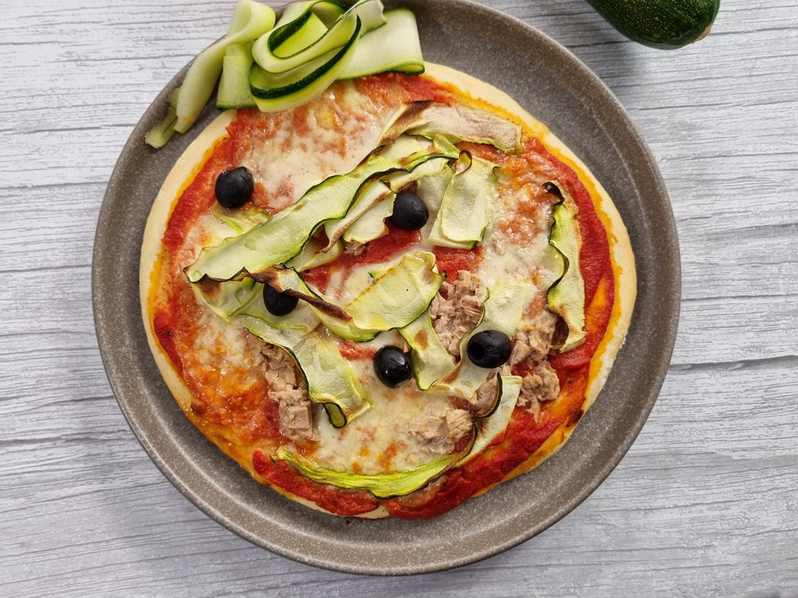 Thunfisch-Zucchini-Pizza