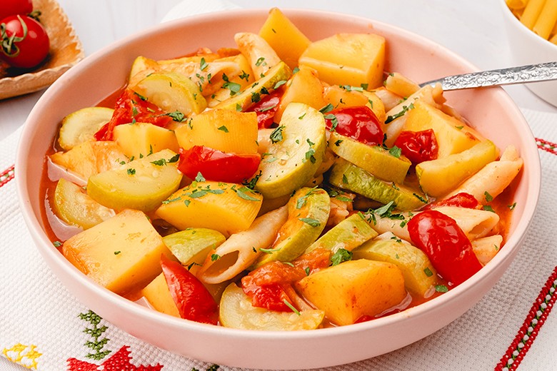 Mediterraner Zucchinieintopf