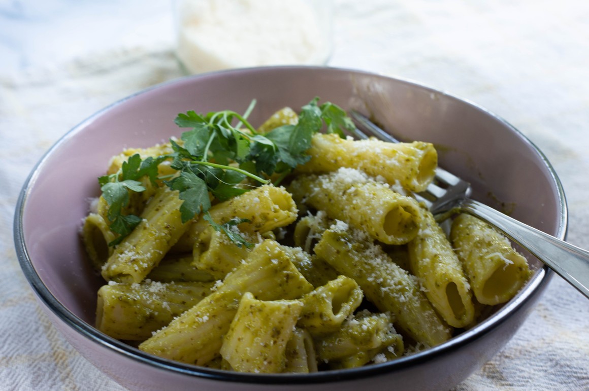 Zitronenmelisse-Pesto