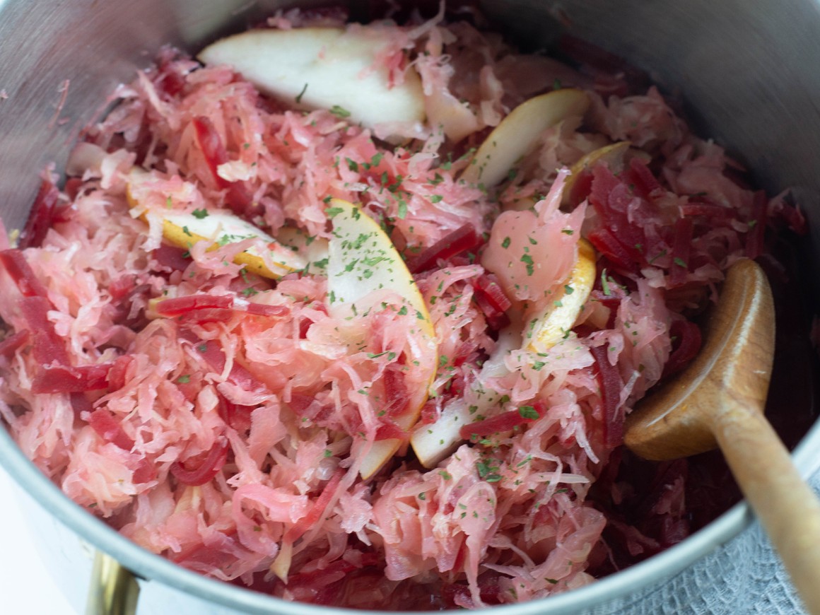 Sauerkraut mit Roter Bete und Birnen - Rezept