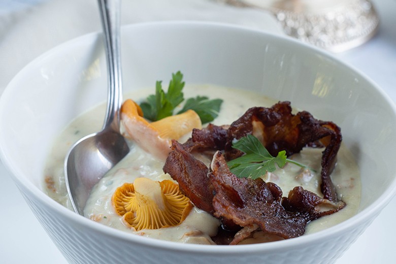 Pfifferlingsuppe mit Speck
