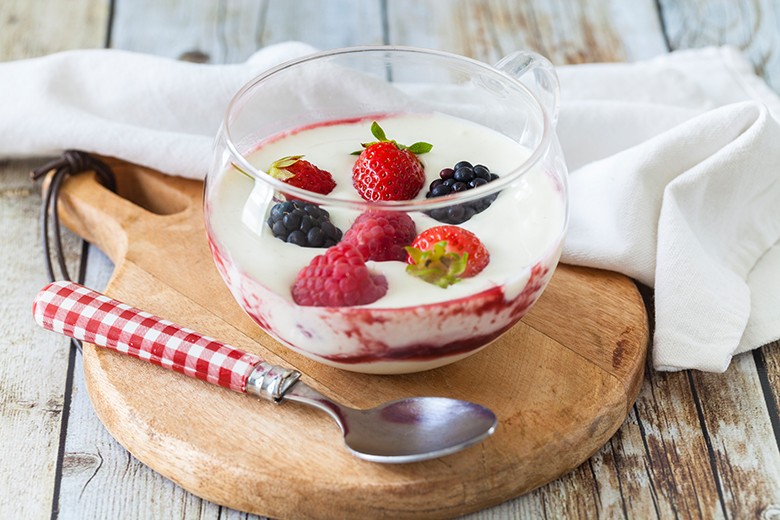 Joghurt-Bowl mit Waldbeeren