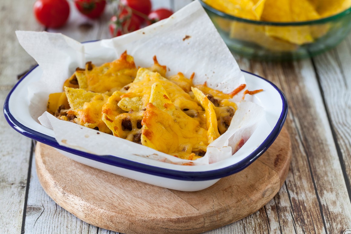 Überbackene Nachos mit Paprika und Tomaten