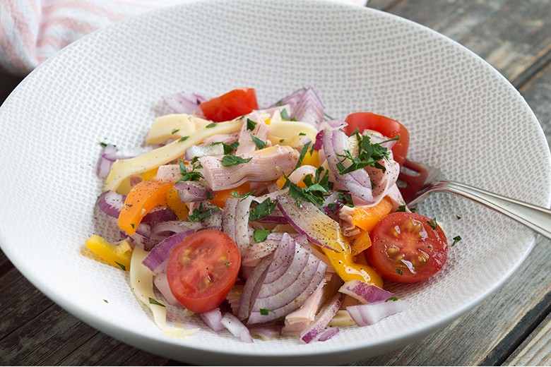 Wurstsalat mit Käse