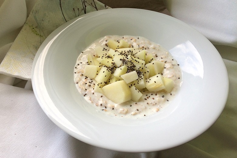 Veganes Jogurtmüsli mit Birne und Zimt