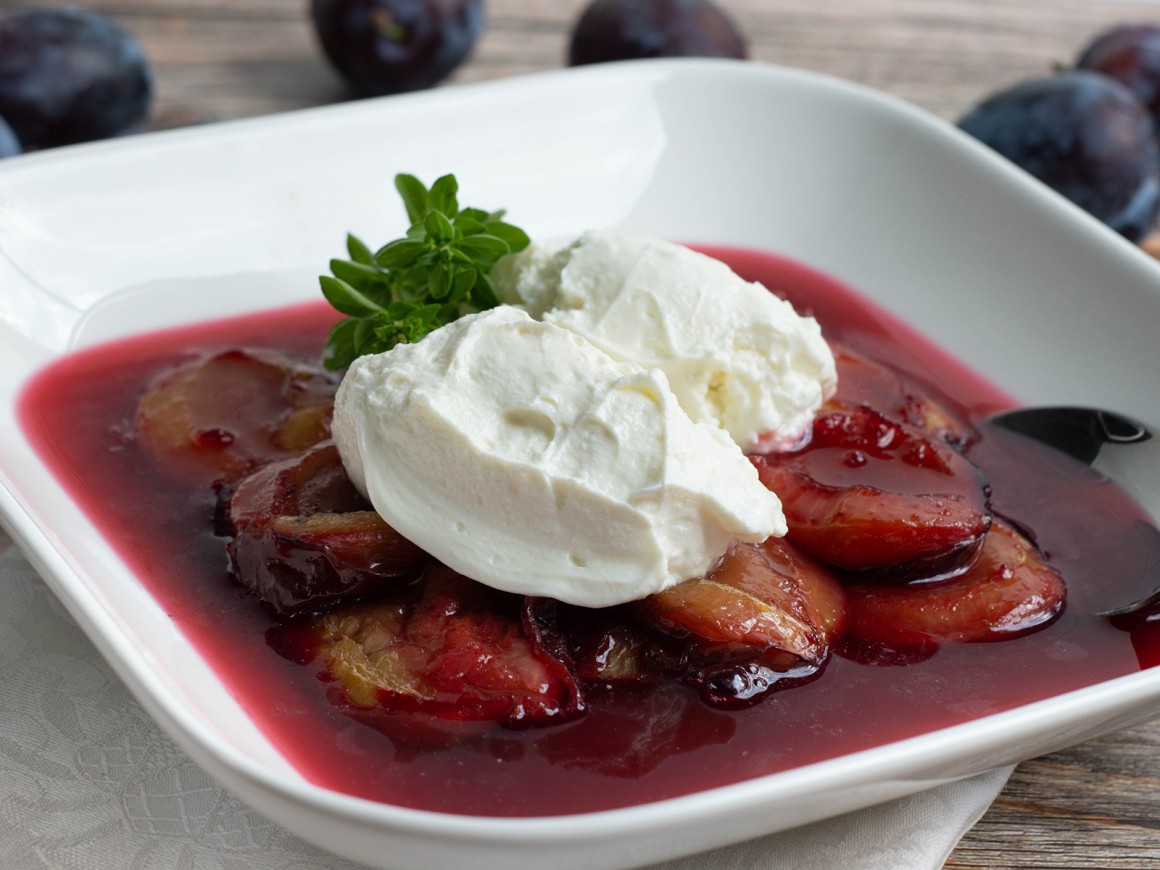 Ricotta mit Zwetschgenröster