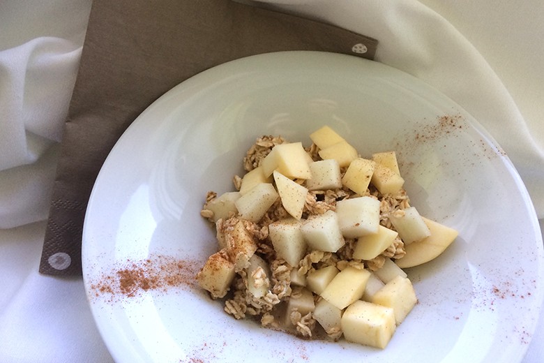 Veganer Frühstücksbrei mit Birne und Apfel