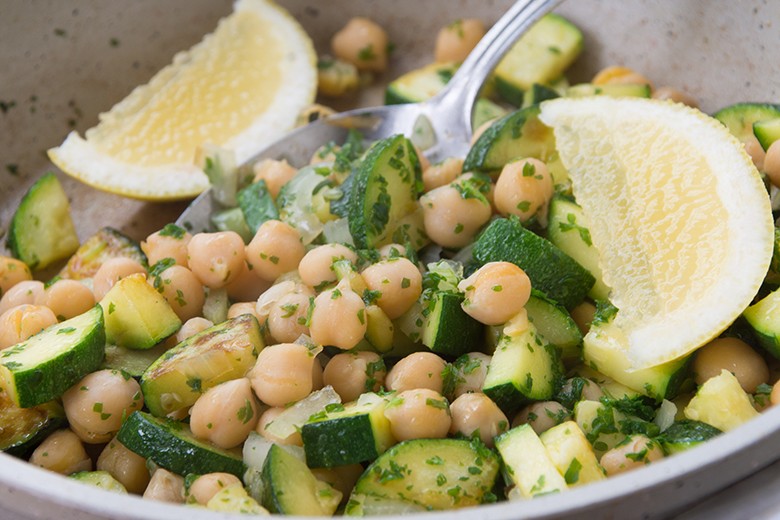 Kichererbsen mit Zucchini