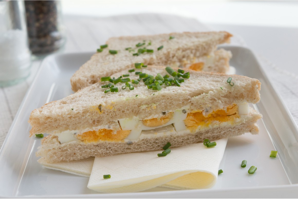 Toast mit Ei und Quark