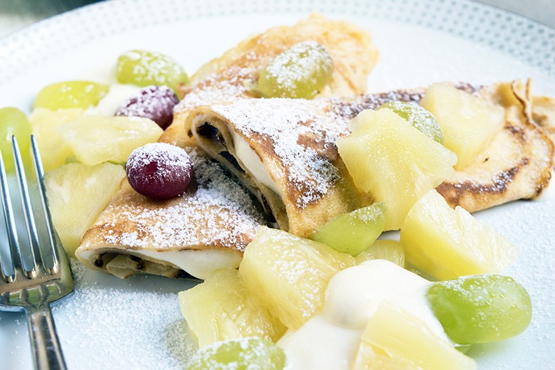 Crepes mit Frischkäsefüllung und Obst