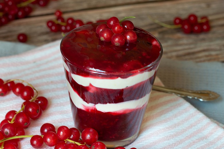 Vanillequark mit Roter Grütze