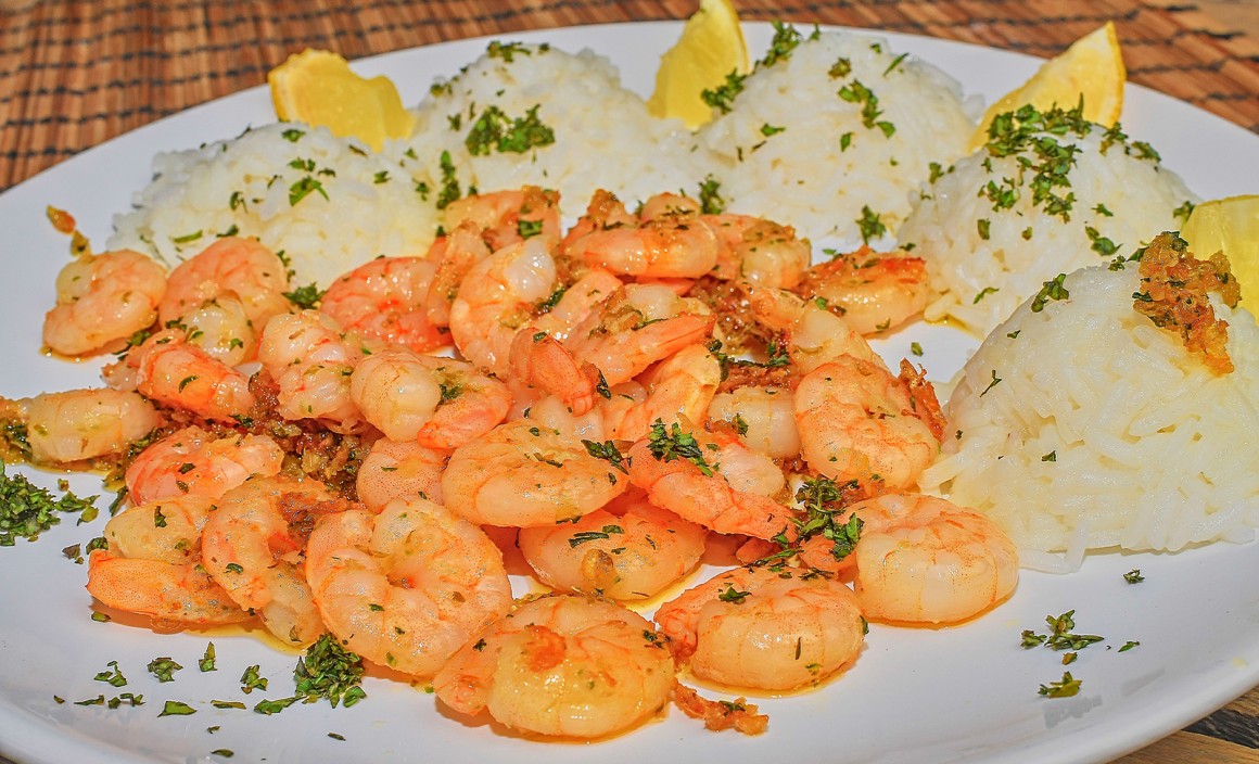 Zitronenreis mit Knoblauch-Garnelen - Rezept