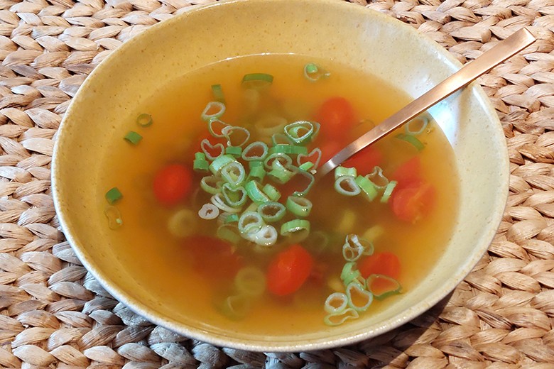 Chilisuppe mit Frühlingszwiebeln