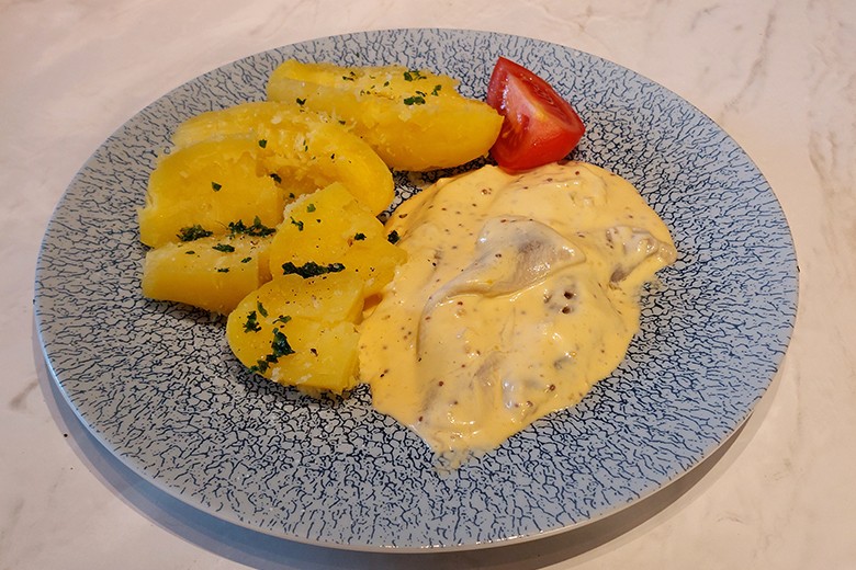 Matjesfilets in Honig-Senf-Soße