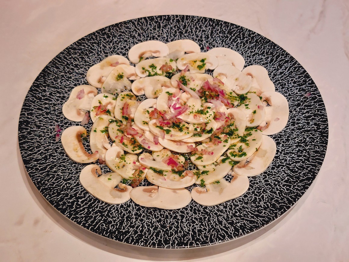 Roher Champignonsalat