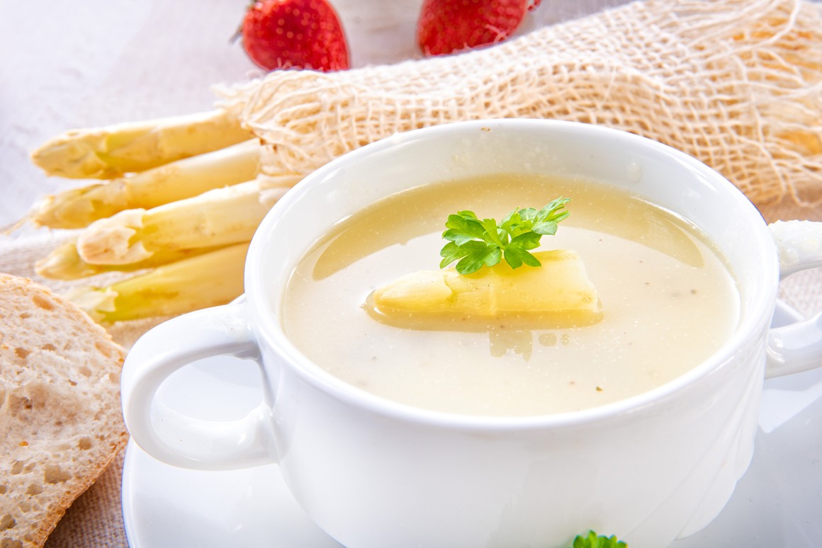 Spargelsuppe mit Stücken