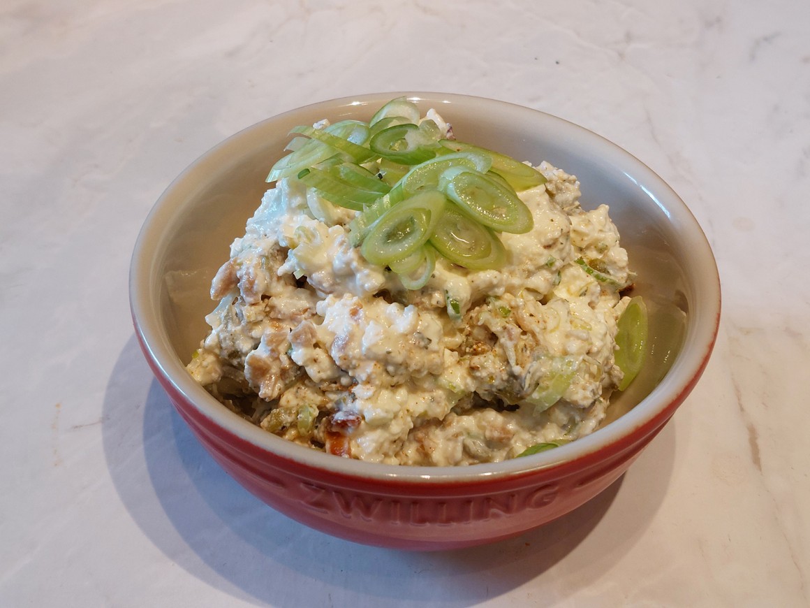 Käsecreme mit Frühlingszwiebel