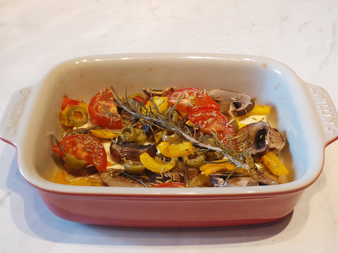 Schafskäse mit Champignons und Oliven aus dem Ofen