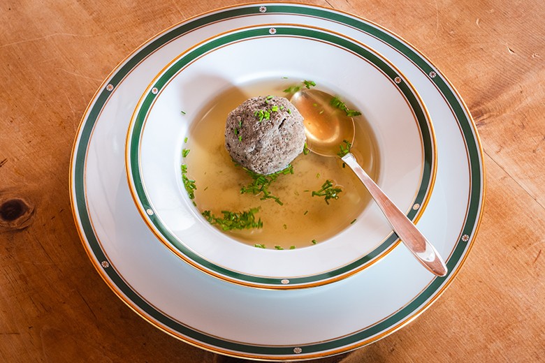 Leberknödelsuppe