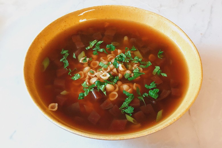 Nudelsuppe mit Roter Bete